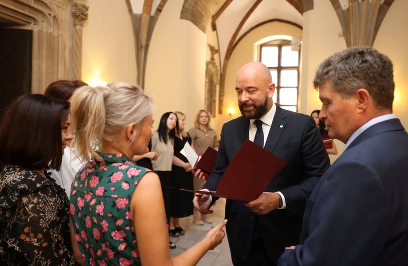 Nauczycielami mianowanymi zostało w sumie 273 nauczycielek i nauczycieli