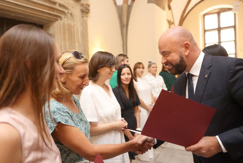 Nauczycielami mianowanymi zostało w sumie 273 nauczycielek i nauczycieli