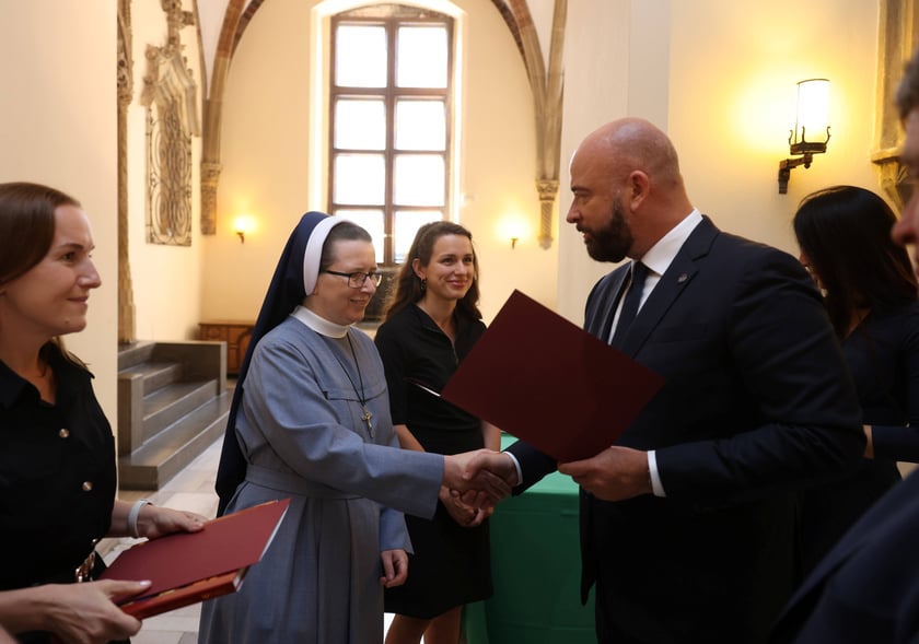 Nauczycielami mianowanymi zostało w sumie 273 nauczycielek i nauczycieli