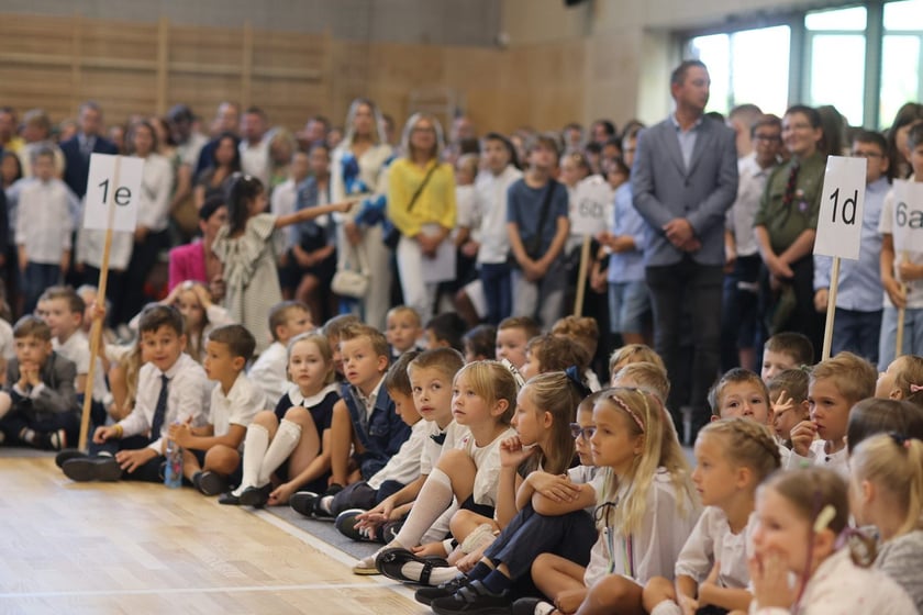 Inauguracja roku szkolnego 2024/2025 w ZSP nr 26 przy ul. Cynamonowej we Wrocławiu