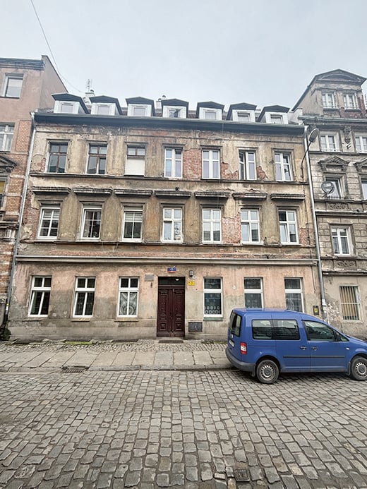 Kamienica przeznaczona do remontu w Projekcie Ptasia (program poWROty kamienic). Ptasia 11