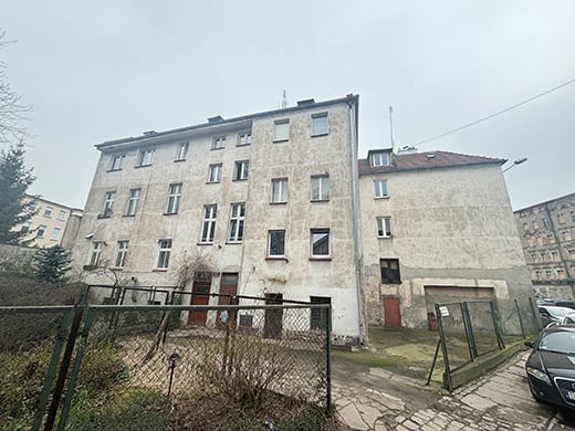 Kamienica przeznaczona do remontu w Projekcie Ptasia (program poWROty kamienic). Ptasia 27