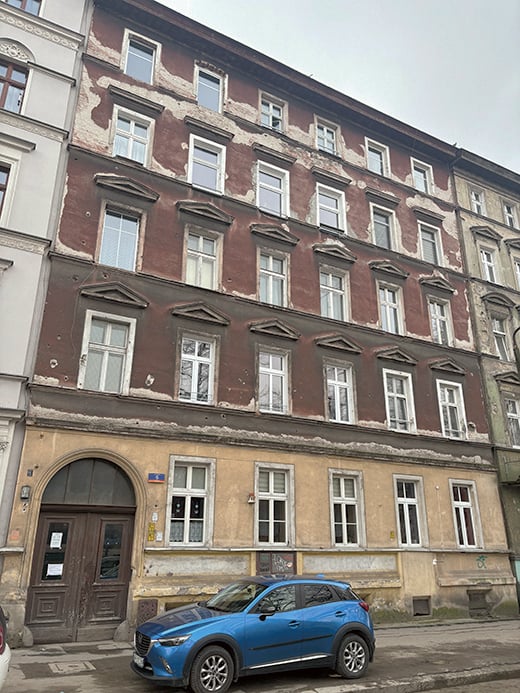 Kamienica przeznaczona do remontu w Projekcie Ptasia (program poWROty kamienic). Pl. Strzelecki 6
