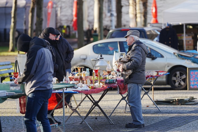Giełda staroci przy Hali Stulecia - 23-24 listopada