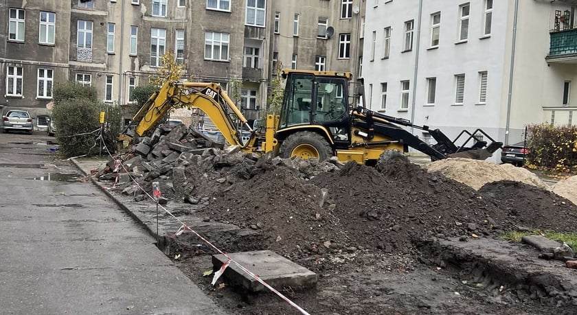 Rekultywacja skwerów, placyków i terenów zielonych w centrum Wrocławia.