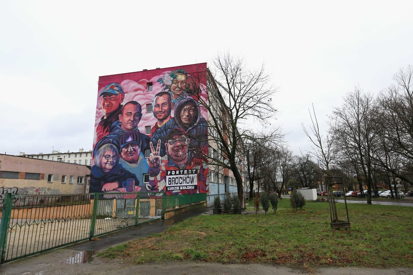 Mural widziany od strony ul. Koreańskiej.