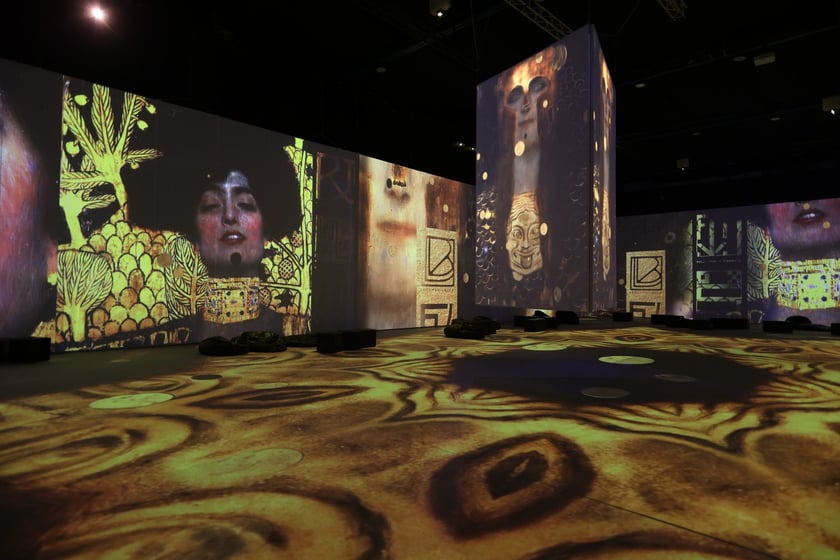 Zdjęcie z wystawy KLIMT – The Immersive Exhibition w hali IASE we Wrocławiu (do 23 lutego 2025)