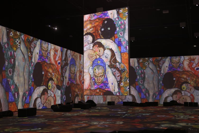 Zdjęcie z wystawy KLIMT – The Immersive Exhibition w hali IASE we Wrocławiu (do 23 lutego 2025)