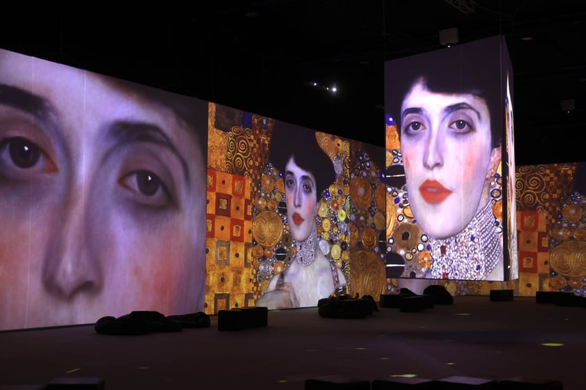 Zdjęcie z wystawy KLIMT – The Immersive Exhibition w hali IASE we Wrocławiu (do 23 lutego 2025)