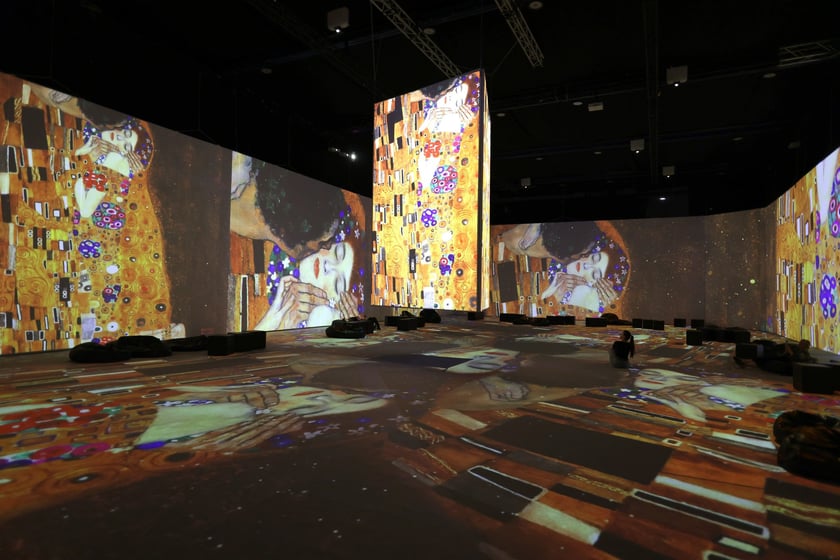 Zdjęcie z wystawy KLIMT – The Immersive Exhibition w hali IASE we Wrocławiu (do 23 lutego 2025)