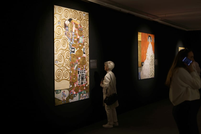 Zdjęcie z wystawy KLIMT – The Immersive Exhibition w hali IASE we Wrocławiu (do 23 lutego 2025)