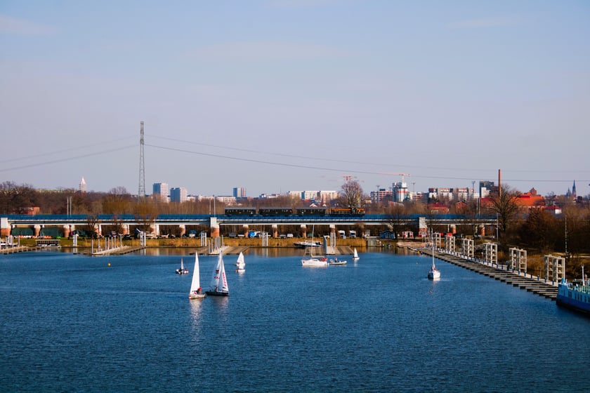 Przejazd pociągiem retro po wrocławskim węźle kolejowym