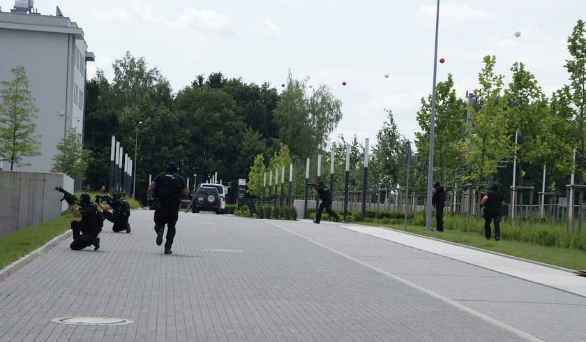 Ćwiczenia z funkcjonariuszami samodzielnego poddziału kontrterrorystycznego  i straży pożarnej w szpitalu im. Marciniaka