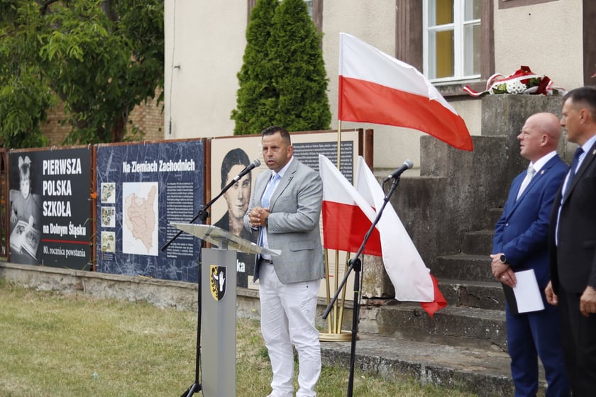 W Pawłowie Trzebnickim przy budynku dawnej szkoły zorganizowano wystawę poświęconą pierwszej polskiej szkole na Dolnym Śląsku