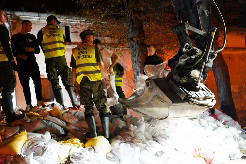 Na zdjęciach sceny z września 2024 po ogłoszeniu alarmu przeciwpowodziowego&nbsp;