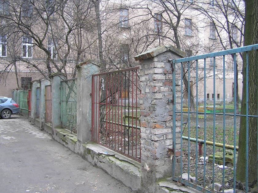 Podwórko na Nadodrzu, przy placu Świętego Macieja, przed remontem