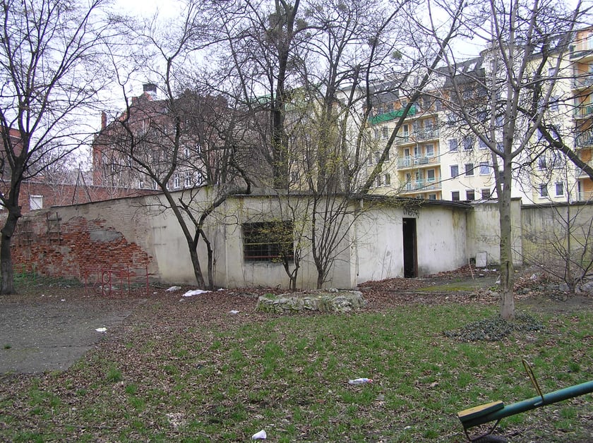 Podwórko na Nadodrzu, przy placu Świętego Macieja, przed remontem