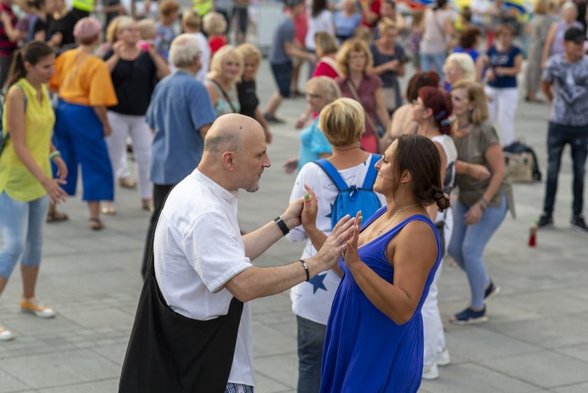 Wrocławska Potańcówka: wrocławianie tanecznie pożegnali wakacje na pl. Wolności [28.08.2022]