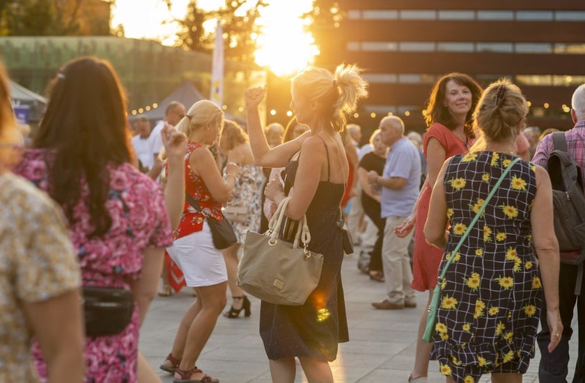 Wrocławska Potańcówka: wrocławianie tanecznie pożegnali wakacje na pl. Wolności [28.08.2022]