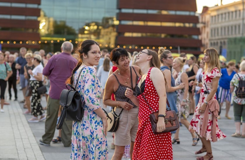 Wrocławska Potańcówka: wrocławianie tanecznie pożegnali wakacje na pl. Wolności [28.08.2022]