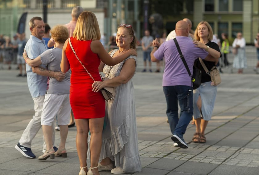Wrocławska Potańcówka: wrocławianie tanecznie pożegnali wakacje na pl. Wolności [28.08.2022]