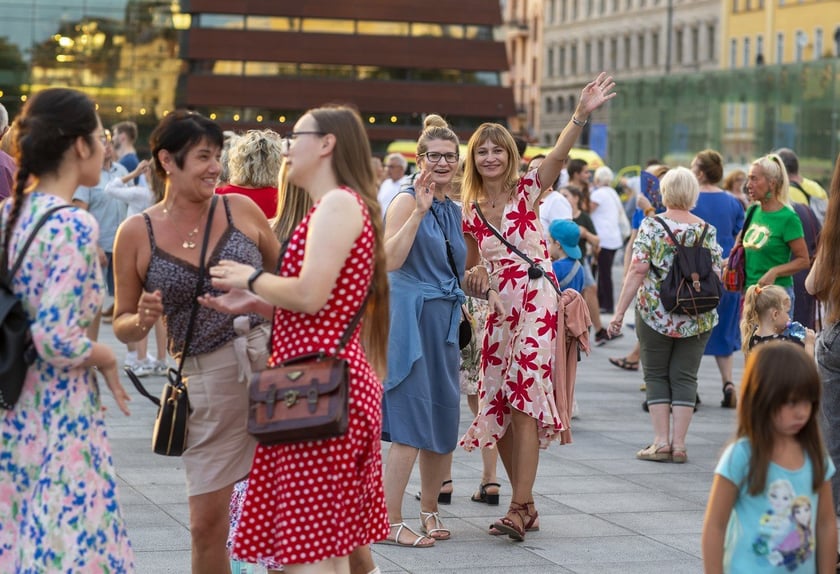 Wrocławska Potańcówka: wrocławianie tanecznie pożegnali wakacje na pl. Wolności [28.08.2022]