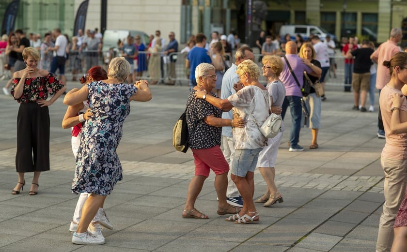 Wrocławska Potańcówka: wrocławianie tanecznie pożegnali wakacje na pl. Wolności [28.08.2022]