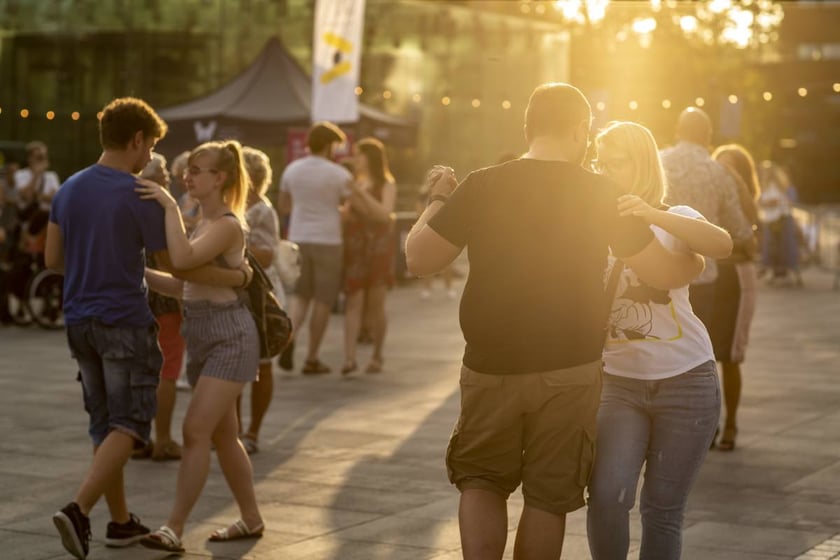Wrocławska Potańcówka: wrocławianie tanecznie pożegnali wakacje na pl. Wolności [28.08.2022]