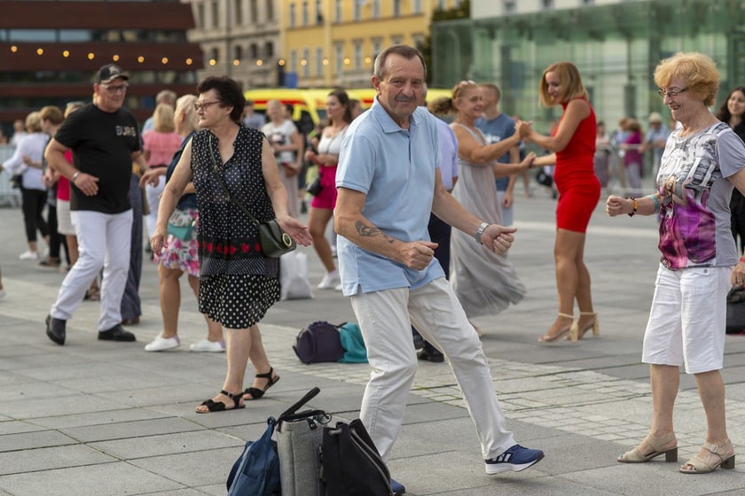 Wrocławska Potańcówka: wrocławianie tanecznie pożegnali wakacje na pl. Wolności [28.08.2022]