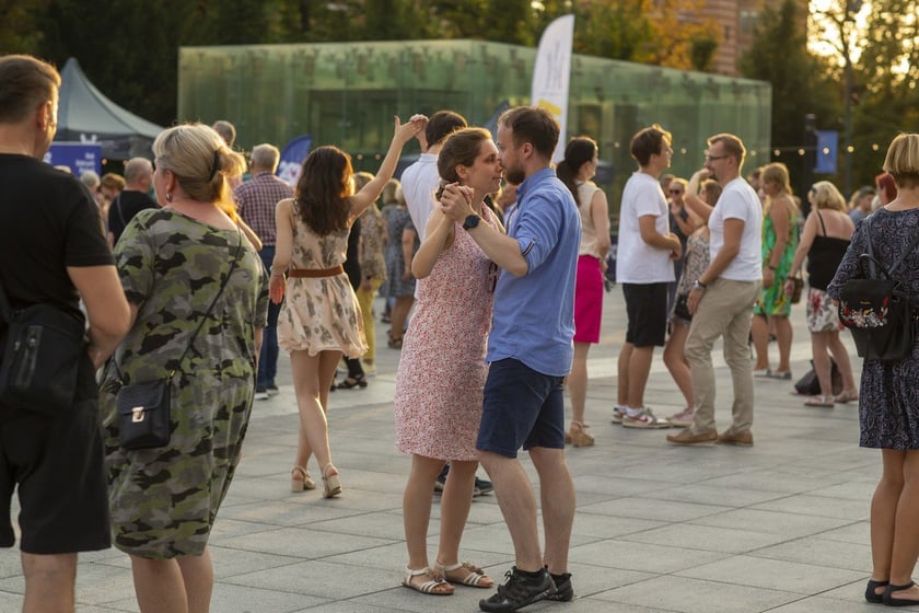Wrocławska Potańcówka: wrocławianie tanecznie pożegnali wakacje na pl. Wolności [28.08.2022]