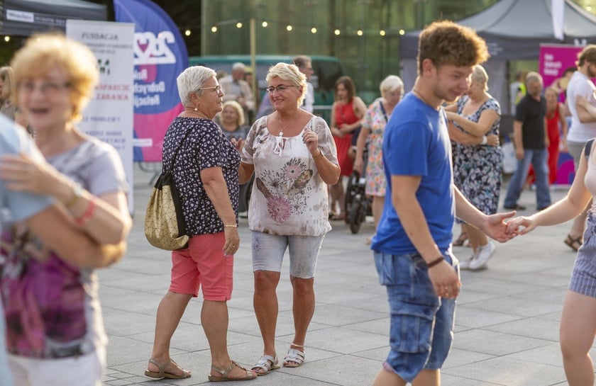 Wrocławska Potańcówka: wrocławianie tanecznie pożegnali wakacje na pl. Wolności [28.08.2022]