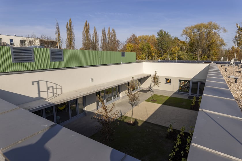 Zdjęcie z uroczystego otwarcia żłobka nr 17 przy ul. Sołtysowickiej we Wrocławiu