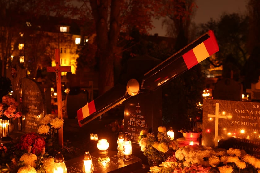 Cmentarz przy ul. Bujwida we Wrocławiu 1 listopada 2022 roku