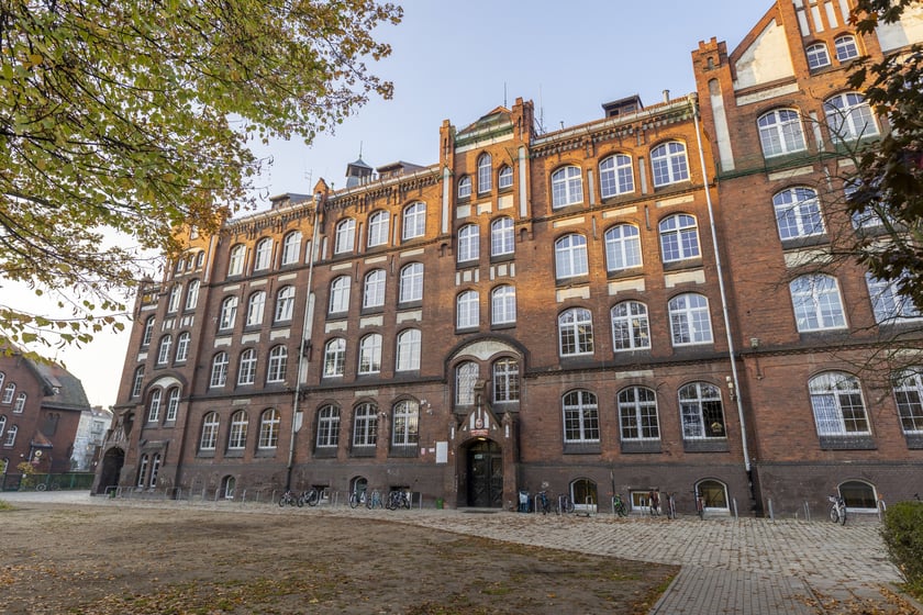 Lekcja chemii w Szkole Podstawowej nr 1 im. Marii Dąbrowskiej we Wrocławiu