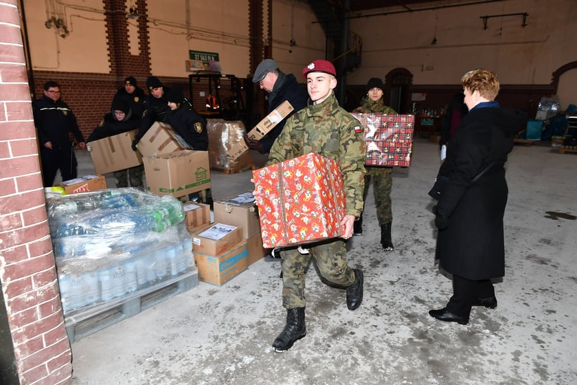 Na zdjęciu uczestnicy akcji pomocy dla Ukrainy