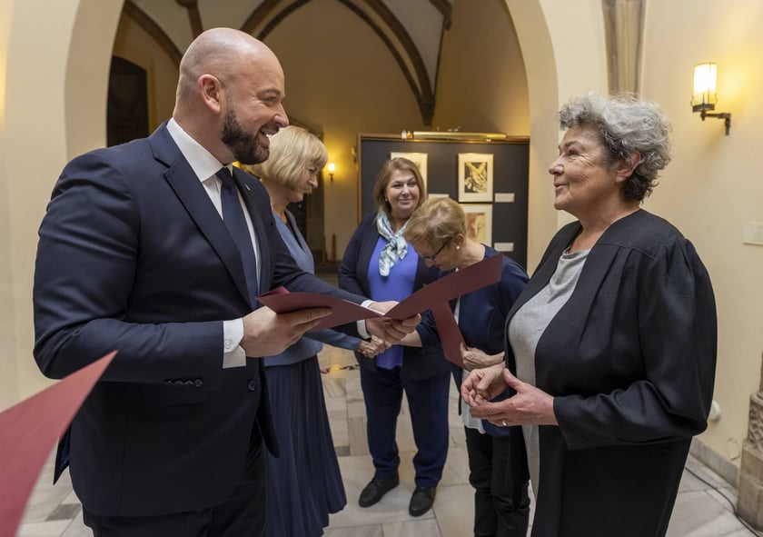 Uroczystość wręczenia dyplomów wrocławskim nauczycielom