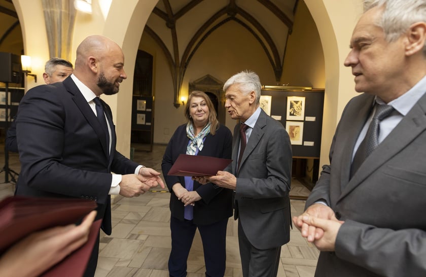 Uroczystość wręczenia dyplomów wrocławskim nauczycielom