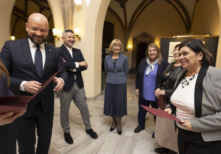 Uroczystość wręczenia dyplomów wrocławskim nauczycielom