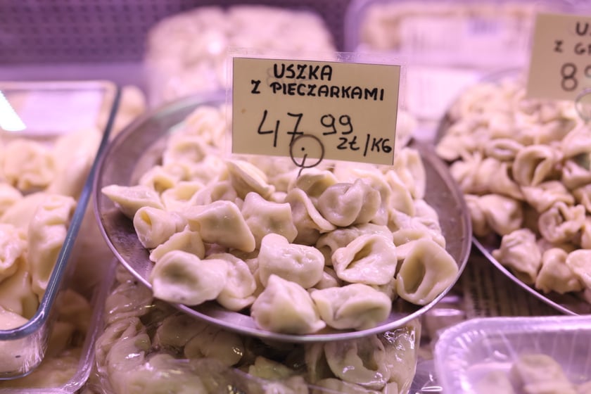 Na zdjęciu widać produkty, które możesz kupić na hali przy ul. Piaskowej oraz ich ceny