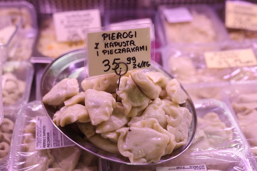 Na zdjęciu widać produkty, które możesz kupić na hali przy ul. Piaskowej oraz ich ceny