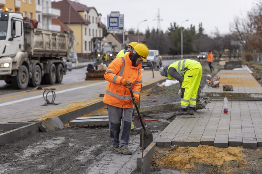 Na zdjęciu widać budowę linii autobusowo-tramwajowej na Nowy Dwór