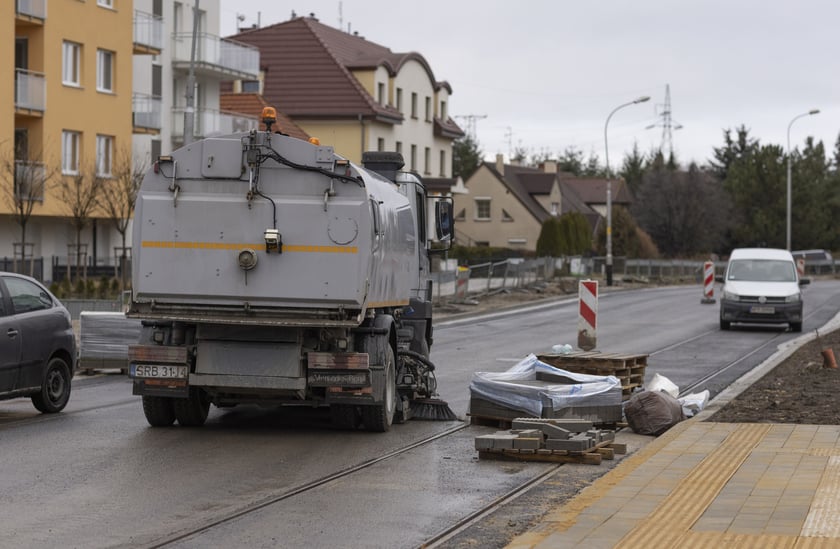 Na zdjęciu widać budowę linii autobusowo-tramwajowej na Nowy Dwór
