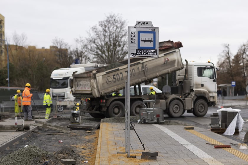 Na zdjęciu widać budowę linii autobusowo-tramwajowej na Nowy Dwór