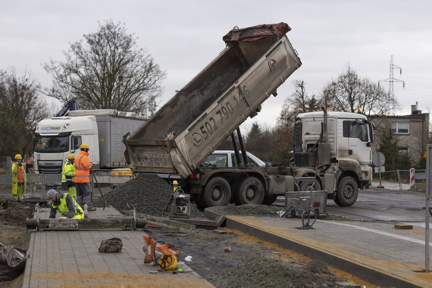 Na zdjęciu widać budowę linii autobusowo-tramwajowej na Nowy Dwór