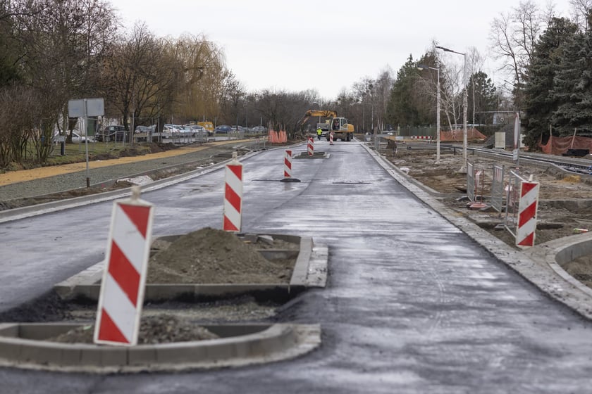 Na zdjęciu widać budowę linii autobusowo-tramwajowej na Nowy Dwór