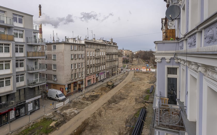 Aura dopisuje, więc duży remont na ulicy Pomorskiej i placu Staszica prowadzony jest cały czas. Zobaczcie na zdjęciach jak idą prace.