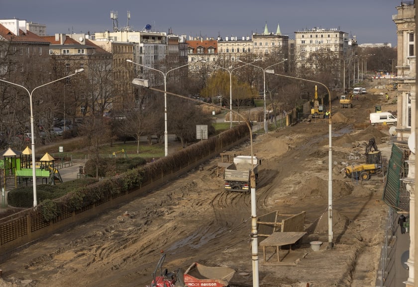 Aura dopisuje, więc duży remont na ulicy Pomorskiej i placu Staszica prowadzony jest cały czas. Zobaczcie na zdjęciach jak idą prace.