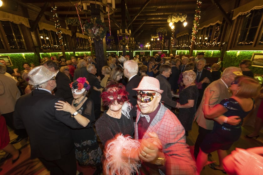 Bal maskowy seniorów z okazji Dnia Babci i Dziadka