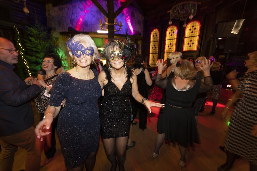 Bal maskowy seniorów z okazji Dnia Babci i Dziadka