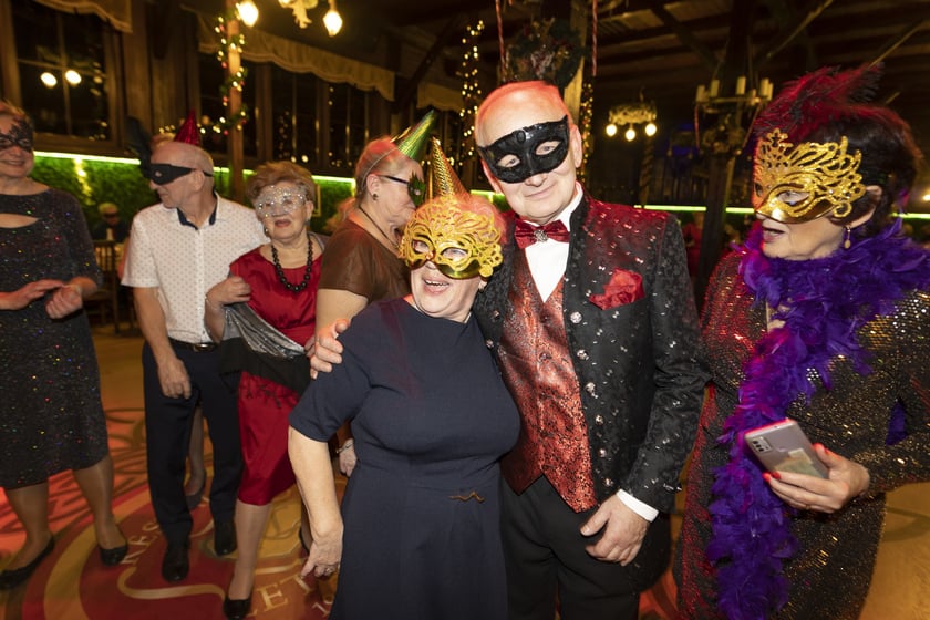 Bal maskowy seniorów z okazji Dnia Babci i Dziadka